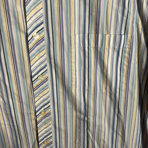 Short sleeve cotton dress shirt buttons. B5 - Picture 2 of 4